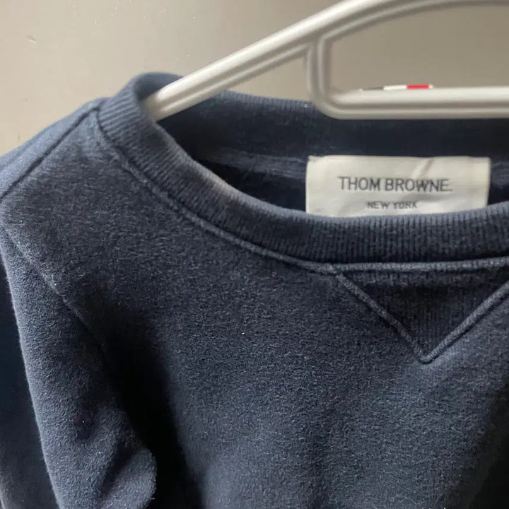 [SOLD OUT] [1size/네이비] 톰브라운 사선완장 맨투맨