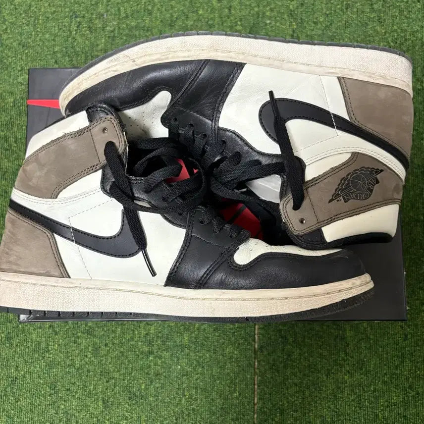 [BUNJANG] Nike Air Jordan 1 High Dark Mocha Sneakers / (280) 나이키 에어조던1 하이 다크모카