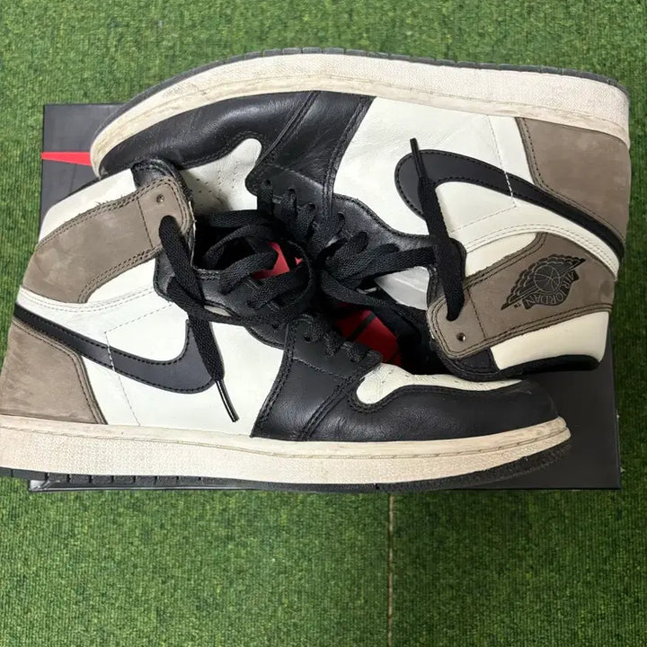 [BUNJANG] Nike Air Jordan 1 High Dark Mocha Sneakers / (280) 나이키 에어조던1 하이 다크모카