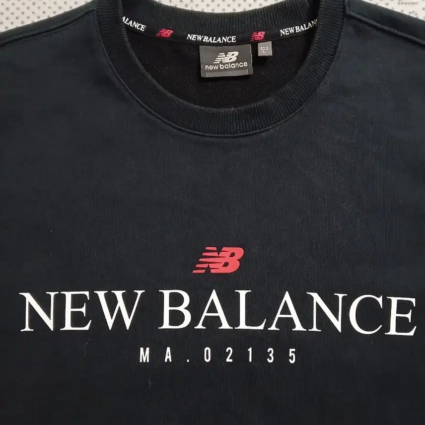 [SOLD OUT] 뉴발란스 블랙 맨투맨 티셔츠