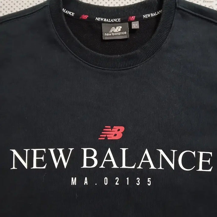 [SOLD OUT] 뉴발란스 블랙 맨투맨 티셔츠