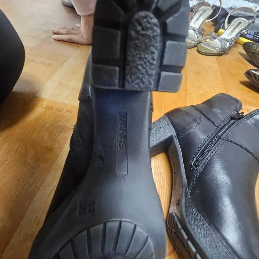 [BUNJANG] MANAAS Black Leather Ankle Boots / 새제품 MANAAS블랙 양가죽 앵클 부츠 (털 안감) 245