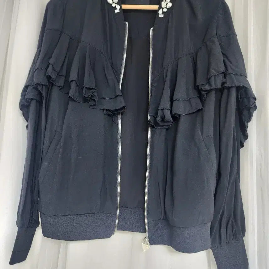 [BUNJANG] Guess Frill Embellished Black Jumper / GUESS 프릴 장식 블랙점퍼