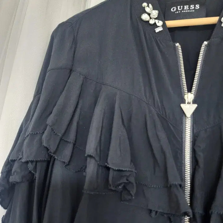 [BUNJANG] Guess Frill Embellished Black Jumper / GUESS 프릴 장식 블랙점퍼