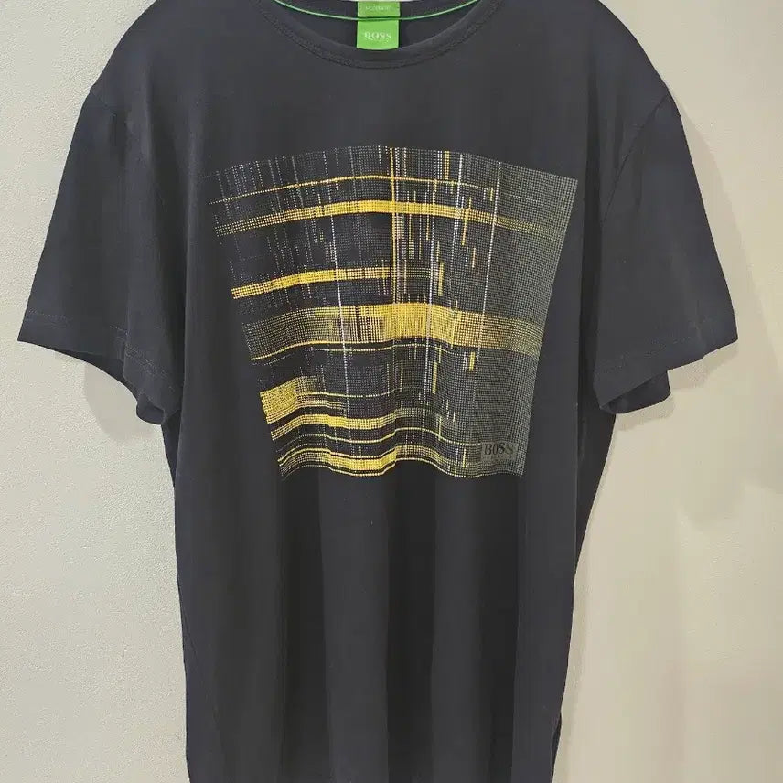 [BUNJANG] Hugo Boss Graphic T-shirt Black / 휴고보스 그래픽 반팔 티 블랙
