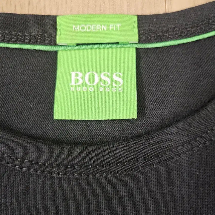 [BUNJANG] Hugo Boss Graphic T-shirt Black / 휴고보스 그래픽 반팔 티 블랙