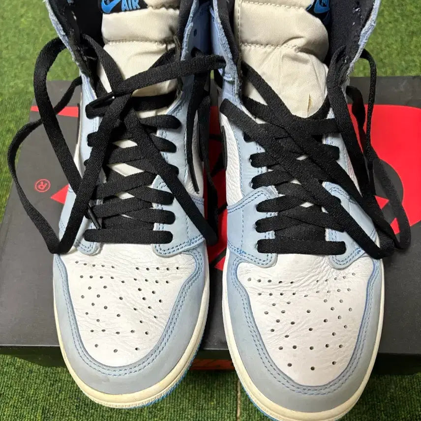 [BUNJANG] Nike Air Jordan 1 High University Blue Sneakers / (280) 나이키 에어조던1 하이 유니버시티 블루