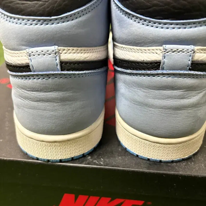 [BUNJANG] Nike Air Jordan 1 High University Blue Sneakers / (280) 나이키 에어조던1 하이 유니버시티 블루