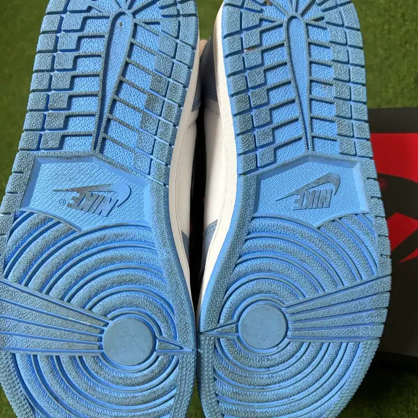 [BUNJANG] Nike Air Jordan 1 High University Blue Sneakers / (280) 나이키 에어조던1 하이 유니버시티 블루