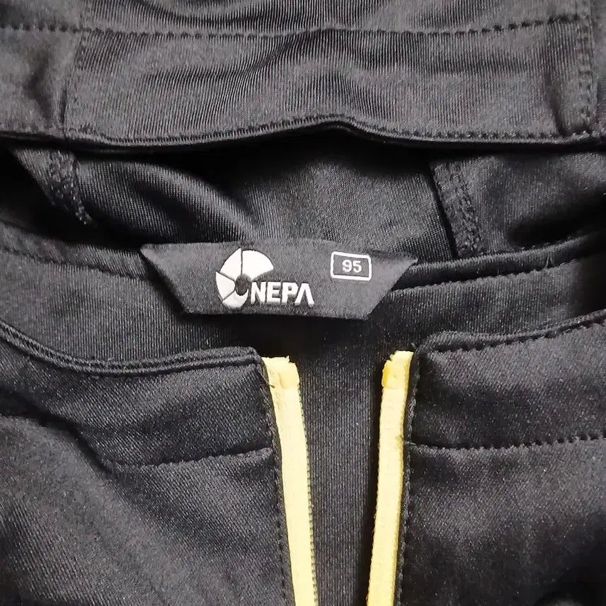 [BUNJANG] Nepa Black Hooded Zip-up Jacket / 네파 블랙 후드집업 자켓