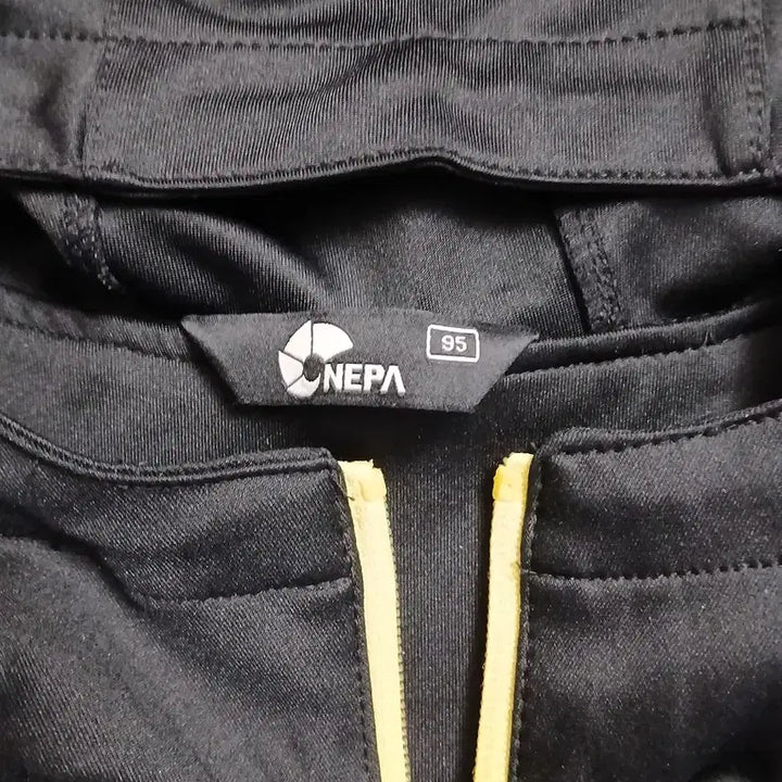 [BUNJANG] Nepa Black Hooded Zip-up Jacket / 네파 블랙 후드집업 자켓