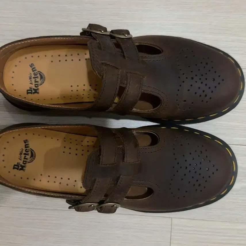 [SOLD OUT] 닥터마틴 메리제인 8065 크레이지 호스 250 (다크 브라운)