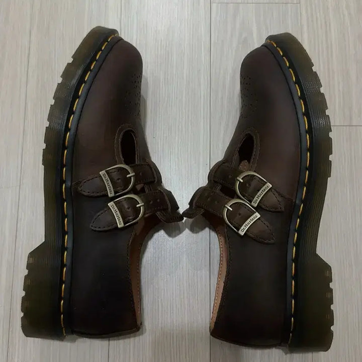 [SOLD OUT] 닥터마틴 메리제인 8065 크레이지 호스 250 (다크 브라운)