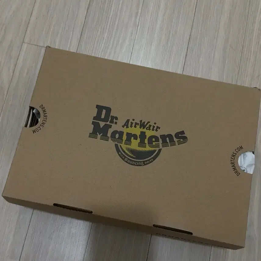 [SOLD OUT] 닥터마틴 메리제인 8065 크레이지 호스 250 (다크 브라운)