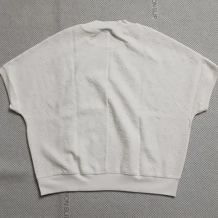 [SOLD OUT] 칼 라거펠트 플라워 엠보 반팔 티셔츠 화이트