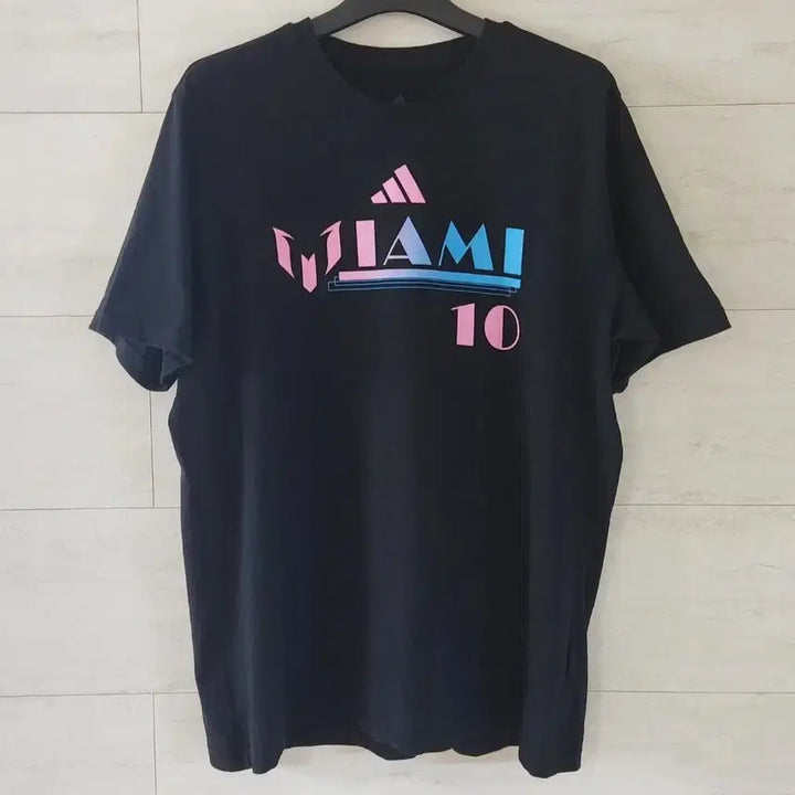 [BUNJANG] Adidas Inter Miami Messi Short Sleeve T-Shirt / (새상품/해외L)아디다스 인터마이애미 메시 반팔 티셔츠 축구
