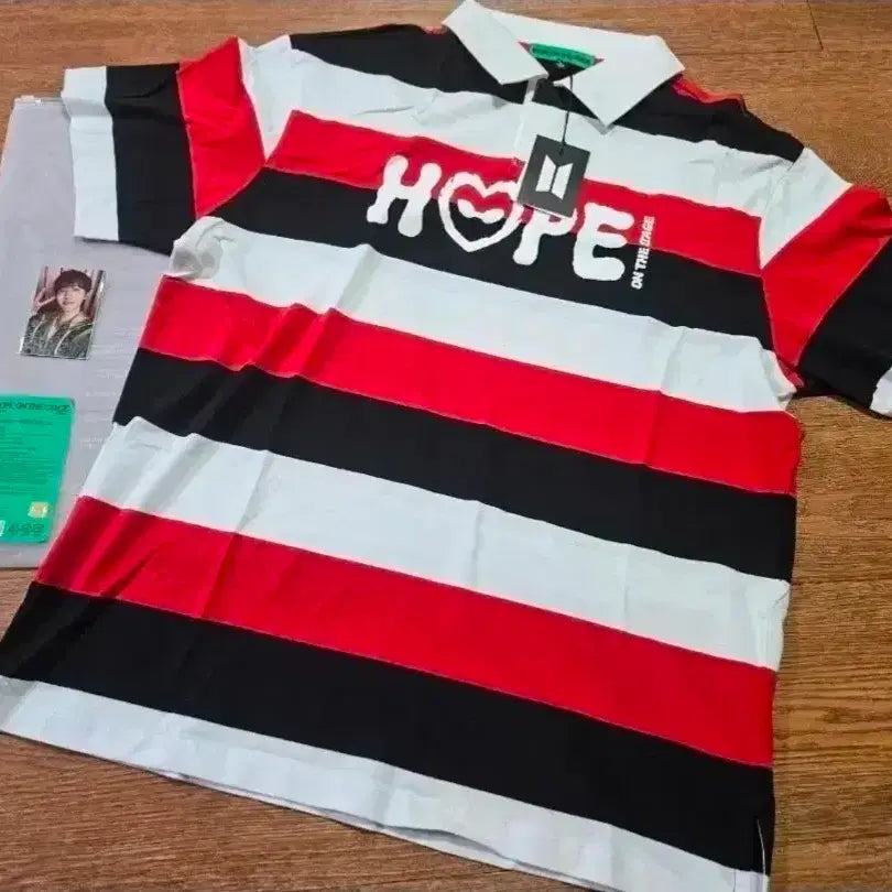 [BUNJANG] BTS J-Hope Stripe Multi T-Shirt + Photocard / 새상품) bts 제이홉 스트라이프 멀티 티셔츠 + 포토카드  판매합니다