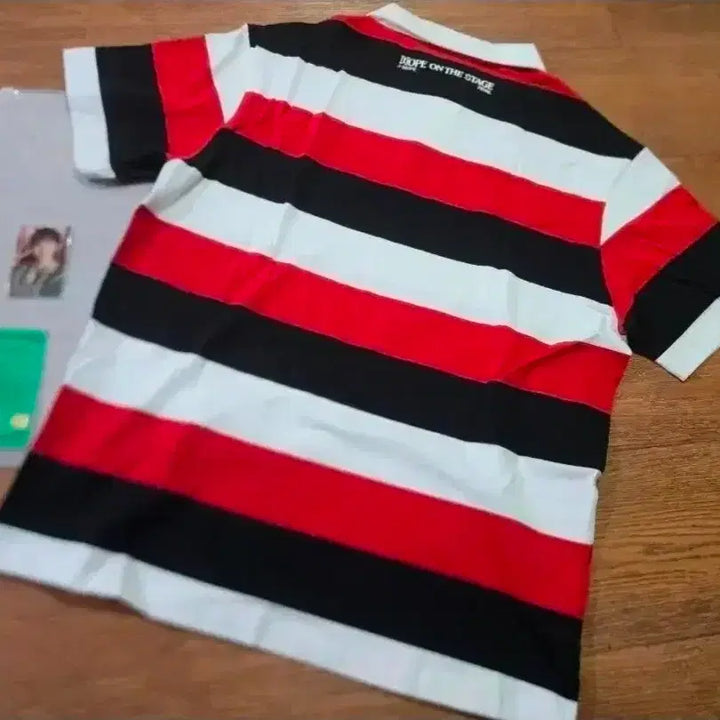 [BUNJANG] BTS J-Hope Stripe Multi T-Shirt + Photocard / 새상품) bts 제이홉 스트라이프 멀티 티셔츠 + 포토카드  판매합니다