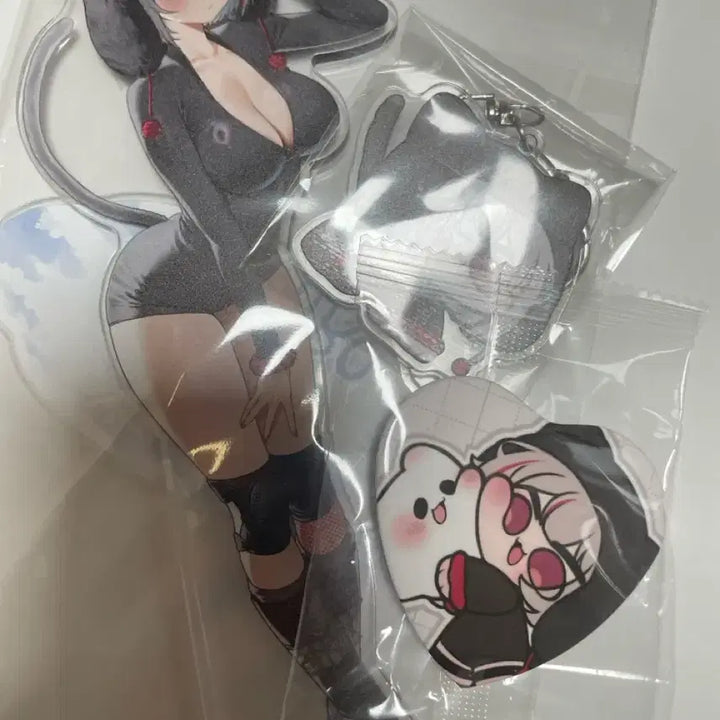 [BUNJANG] Stellive Mashiro Acrylic Stand, Keyring, and Badge Set / 스텔라이브 비공식 마시로 아크릴 스탠드 및 키링 뱃지 판매