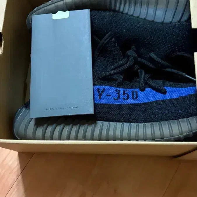 [BUNJANG] Adidas Yeezy Boost 350 V2 Dazzling Blue Sneakers / 아디다스 이지 부스트 350 V2 다즐링 블루 260
