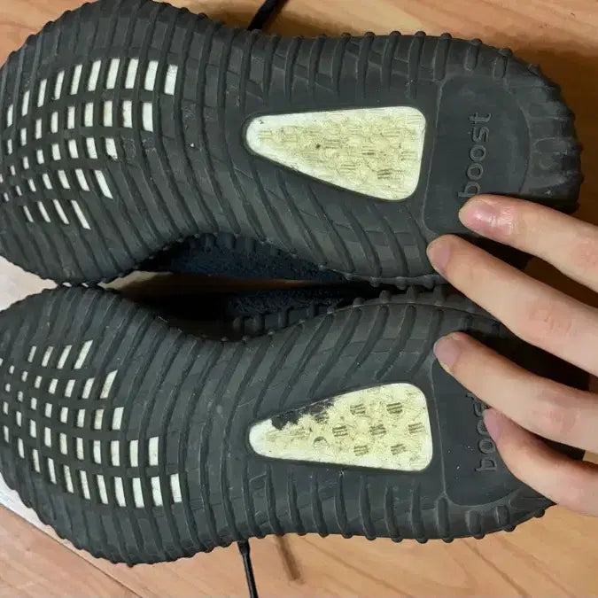 [BUNJANG] Adidas Yeezy Boost 350 V2 Dazzling Blue Sneakers / 아디다스 이지 부스트 350 V2 다즐링 블루 260