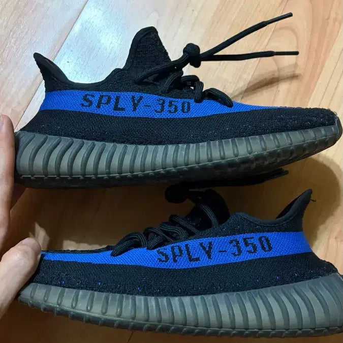 [BUNJANG] Adidas Yeezy Boost 350 V2 Dazzling Blue Sneakers / 아디다스 이지 부스트 350 V2 다즐링 블루 260
