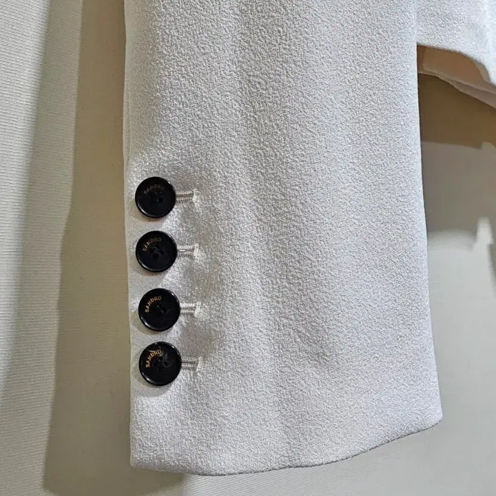 [BUNJANG] Sandro Double Button Crop Jacket Ivory / 산드로 크롭 더블 버튼 자켓 아이보리