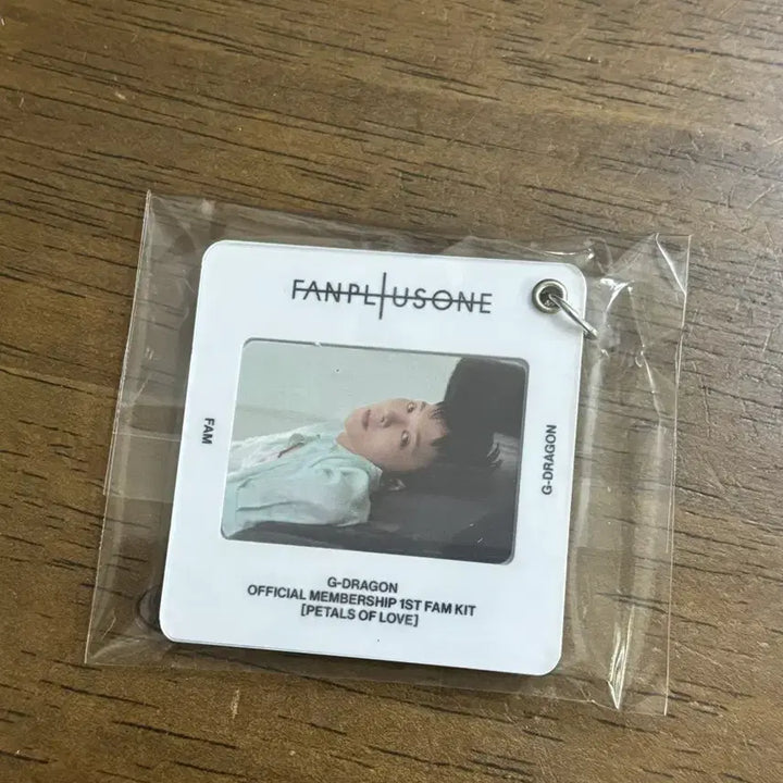 [BUNJANG] G-Dragon Fan Kit Film Mount Keyring (Sealed) / 지드래곤 팸키트 필름 마운트 키링 미개봉