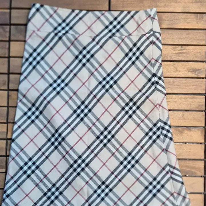 [BUNJANG] Burberry Check Pattern Midi Skirt / 버버리 체크 패턴 스커트
