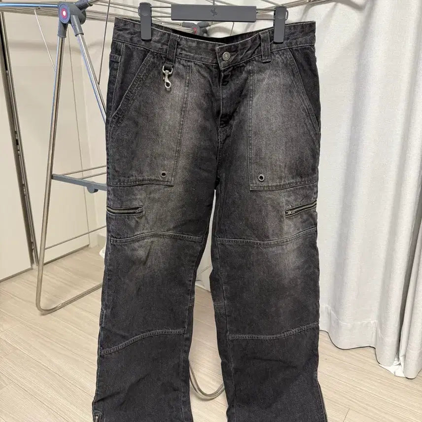 [BUNJANG] Mahagrid Black Denim Cargo Pants / [L] 마하그리드 지퍼 카고 흑청데님 청바지