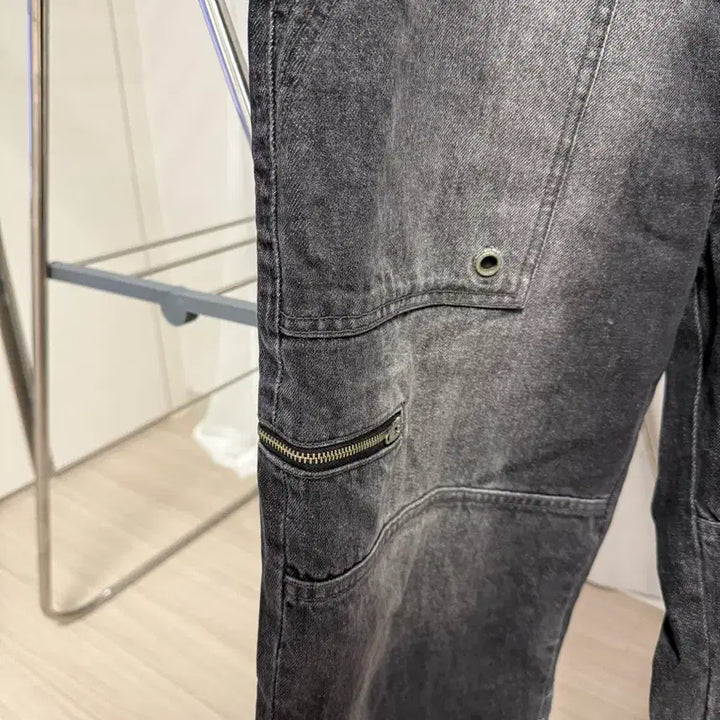 [BUNJANG] Mahagrid Black Denim Cargo Pants / [L] 마하그리드 지퍼 카고 흑청데님 청바지