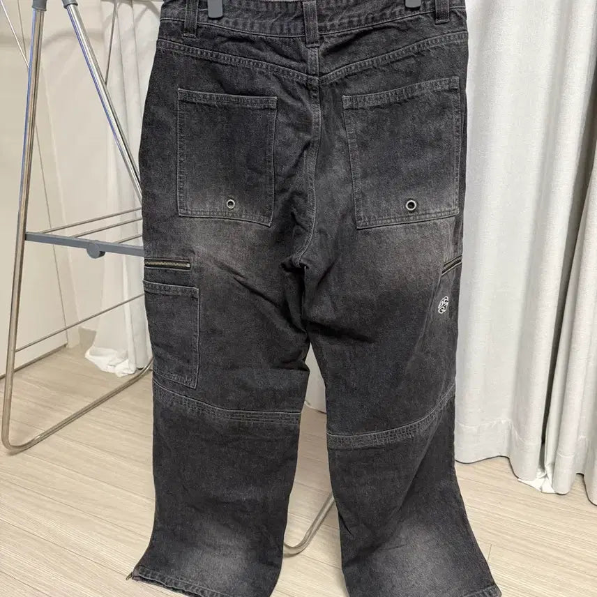 [BUNJANG] Mahagrid Black Denim Cargo Pants / [L] 마하그리드 지퍼 카고 흑청데님 청바지