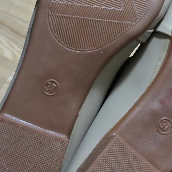 [BUNJANG] Two-Tone Beige and Black Flat Shoes / 베이지 블랙 투톤 플랫슈즈 단화 구두 235 새상품