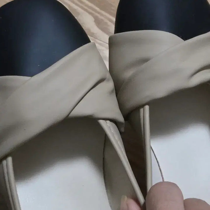 [BUNJANG] Two-Tone Beige and Black Flat Shoes / 베이지 블랙 투톤 플랫슈즈 단화 구두 235 새상품
