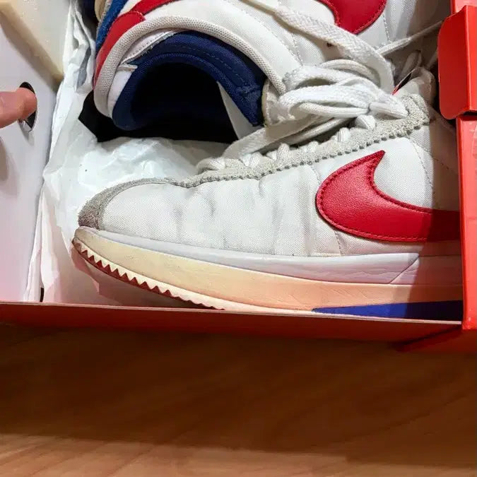 [BUNJANG] Nike x Sacai Zoom Cortez SP White and University Red Sneakers / 나이키 x 사카이 줌 코르테즈 SP 화이트 앤 유니버시티 레드 260