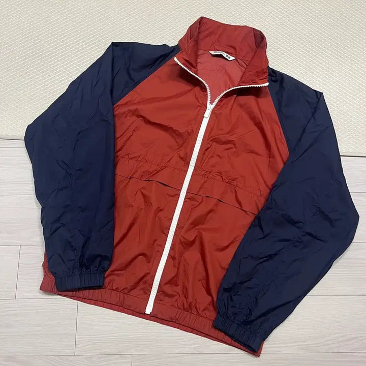 [BUNJANG] Uniqlo x JW Anderson UV Protection Parka (L) / (땡처리)유니클로XJW앤더슨 바람막이(L)