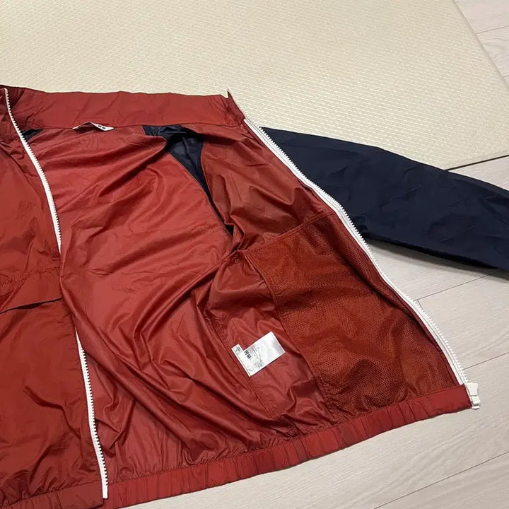 [BUNJANG] Uniqlo x JW Anderson UV Protection Parka (L) / (땡처리)유니클로XJW앤더슨 바람막이(L)