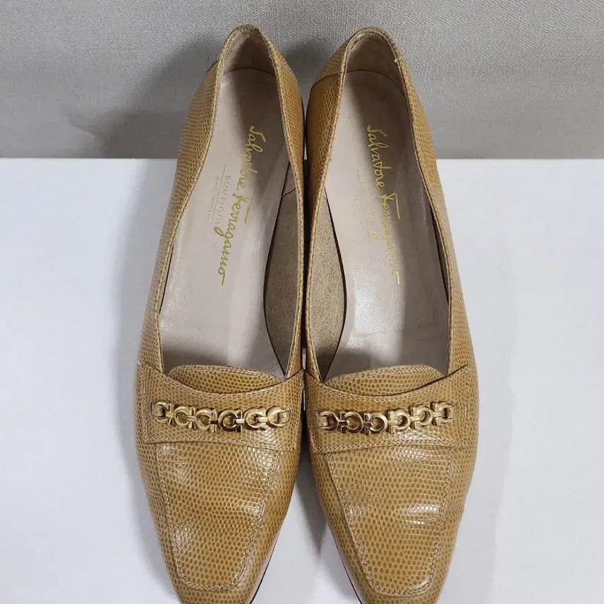 [SOLD OUT] 페라가모 간치니 리자드 로퍼  8 ( 250 )  명품구두 명품신발