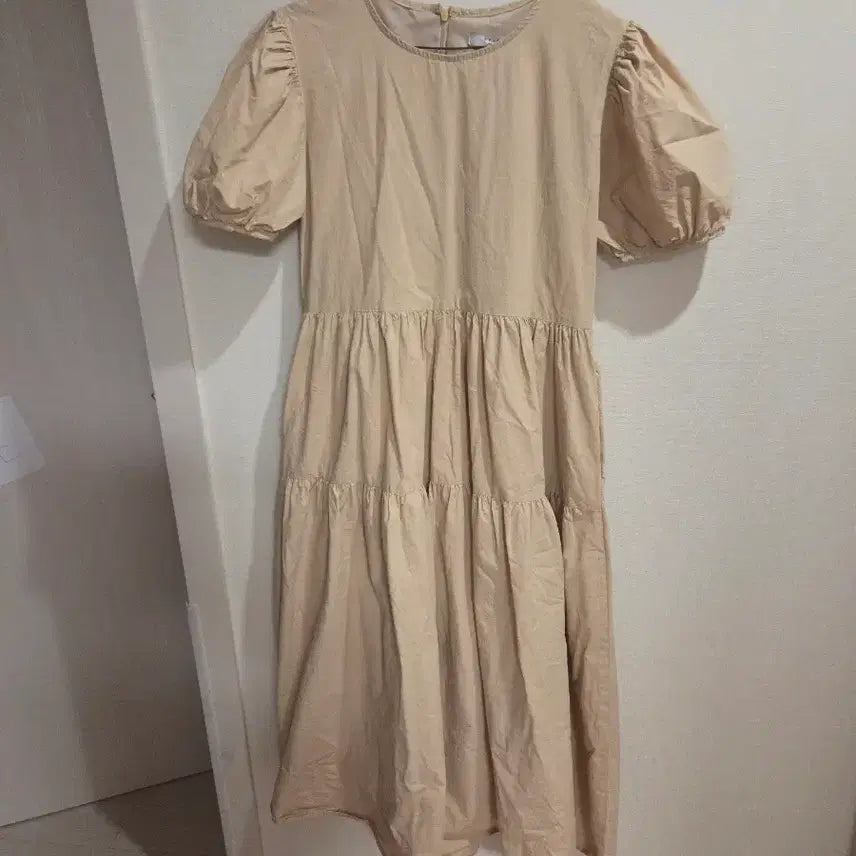 [BUNJANG] Objet Beige Puff Sleeve Dress / OBJET 베이지 퍼프 소매 원피스 free