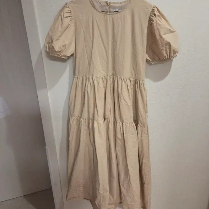 [BUNJANG] Objet Beige Puff Sleeve Dress / OBJET 베이지 퍼프 소매 원피스 free