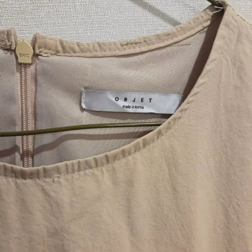 [BUNJANG] Objet Beige Puff Sleeve Dress / OBJET 베이지 퍼프 소매 원피스 free