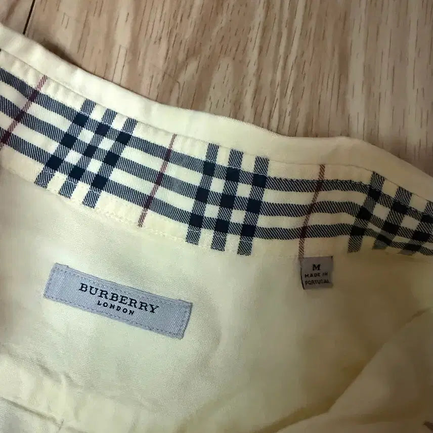 [BUNJANG] Burberry 버버리 코튼 셔츠 남방 개나리 컬러 이쁨 100L / Burberry 버버리 코튼 셔츠 남방 개나리 컬러 이쁨 100L