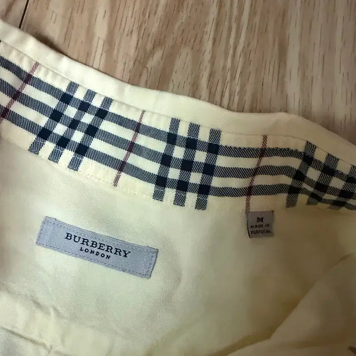 [BUNJANG] Burberry 버버리 코튼 셔츠 남방 개나리 컬러 이쁨 100L / Burberry 버버리 코튼 셔츠 남방 개나리 컬러 이쁨 100L