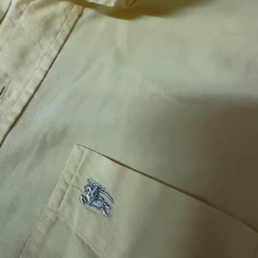 [BUNJANG] Burberry 버버리 코튼 셔츠 남방 개나리 컬러 이쁨 100L / Burberry 버버리 코튼 셔츠 남방 개나리 컬러 이쁨 100L