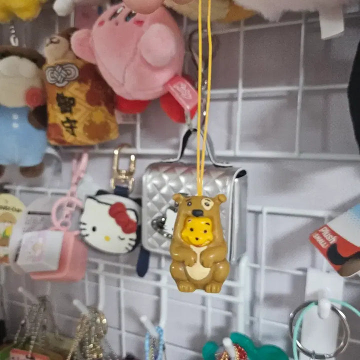 [BUNJANG] Pooh Classic Dress-Up Rubber Keychain / 푸우 푸 고전 옷 갈아입히기 고무 키링 폰줄 스트랩 가챠