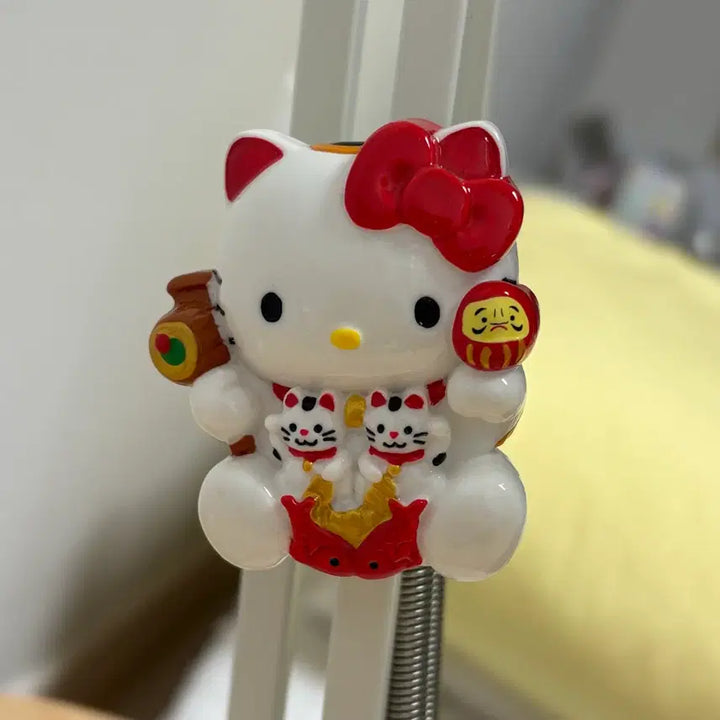 [BUNJANG] Sanrio Hello Kitty Maneki-neko Magnet Figure / 산리오 고양이 헬로키티 마네키네코 마그넷 자석 피규어