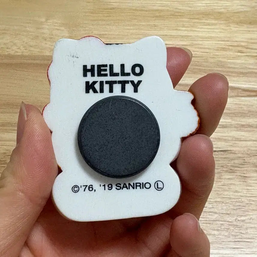 [BUNJANG] Sanrio Hello Kitty Maneki-neko Magnet Figure / 산리오 고양이 헬로키티 마네키네코 마그넷 자석 피규어