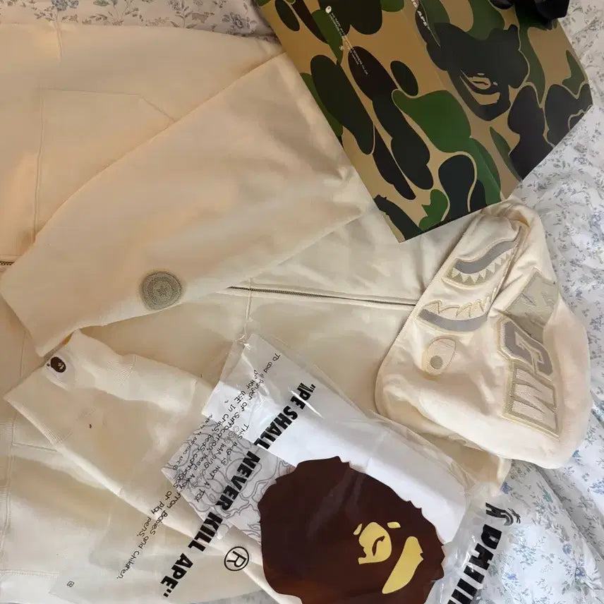 [BUNJANG] A Bathing Ape Ivory Shark Hoodie 2XL / A Bathing Ape 아이보리 샤크 후드집업 2XL