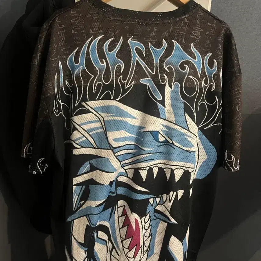 [BUNJANG] Youngla x Yu-Gi-Oh! Blue-Eyes White Dragon Short Sleeve T-Shirt / Youngla X 유희왕 푸른눈의백룡 반팔티/셔츠/져지