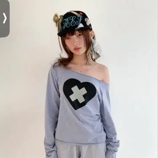 [SOLD OUT] 샵페어리 크로스 하트 컷오프 티셔츠 블루